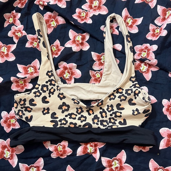 Other - leopard print reverse able bikini / sports bra 🐆